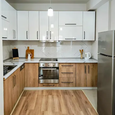 Drenak16 - 2-bedroom Comfort With Location, Balcony, Full Kitchen And