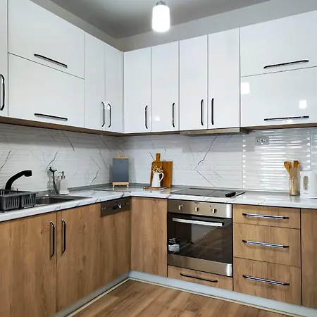 Drenak16 - 2-bedroom Comfort With Location, Balcony, Full Kitchen And *