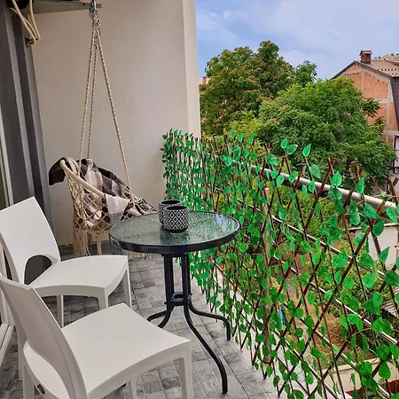 Drenak16 - 2-bedroom Comfort With Location, Balcony, Full Kitchen And *
